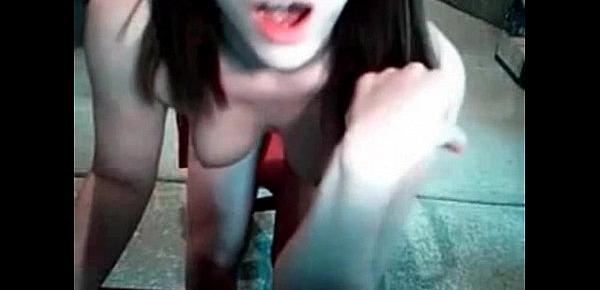  cute amateur webcam brunette masturbating on her chair